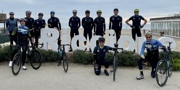 Gruppenbild des RC 1894 Herzogenaurach in Vereinstrikots